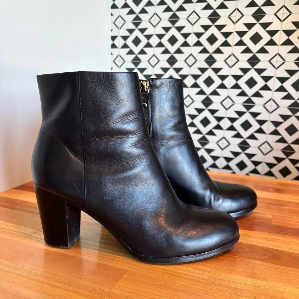 & Other Stories Black Leather Rounded Toe Ankle Boot Gold Zipper Women's Size 9